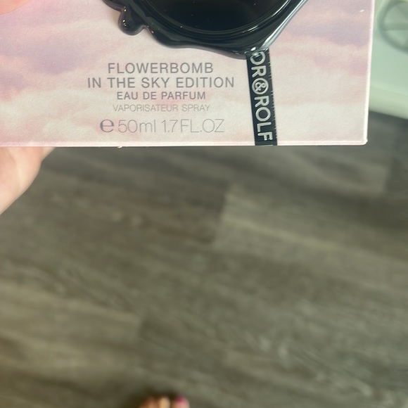 Viktor&Rolf flower bomb in the sky eau de parfum 1.7 ounce - Picture 3 of 3